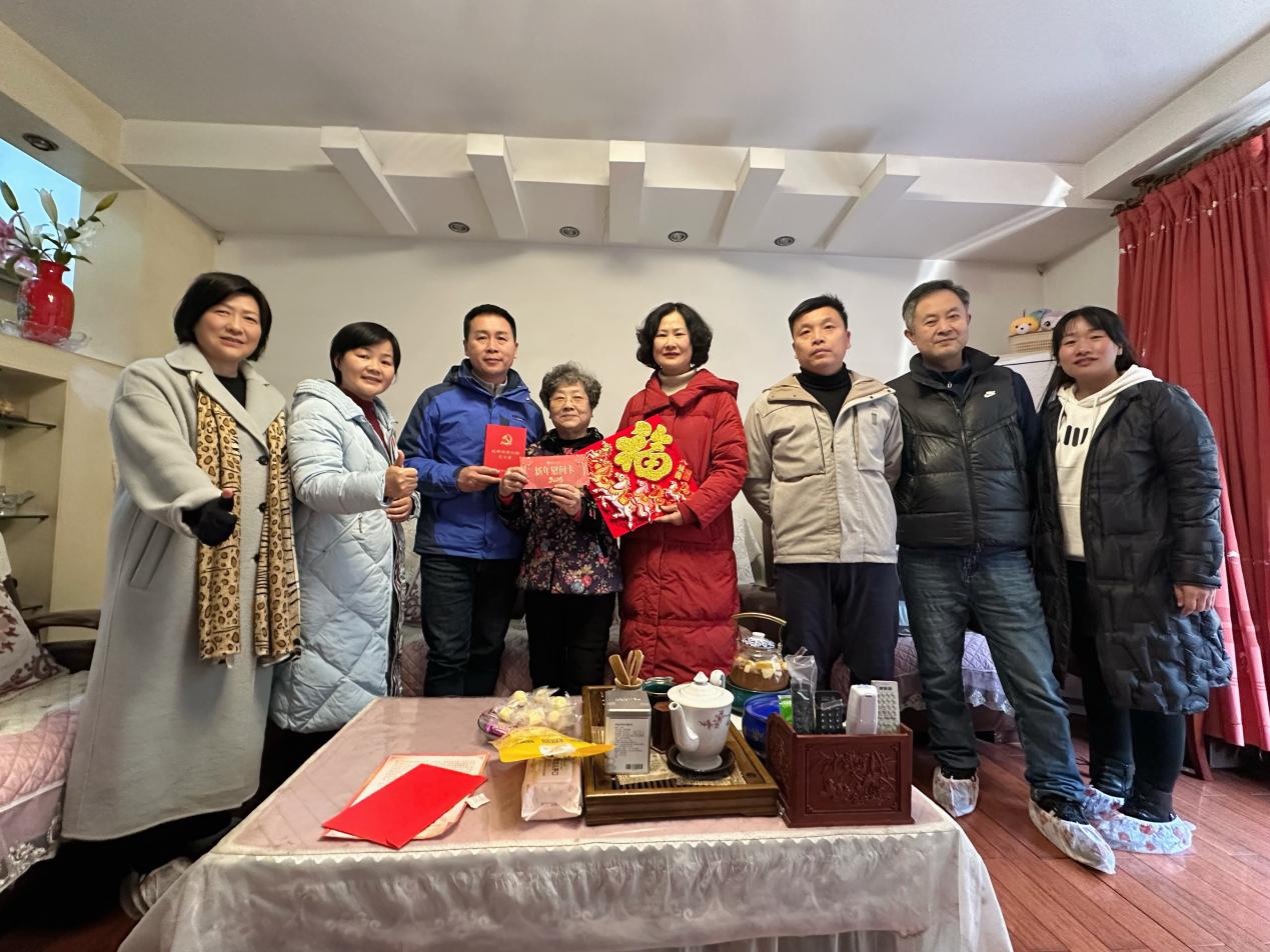 64ee0b57b41b4254b6a49405611c56f